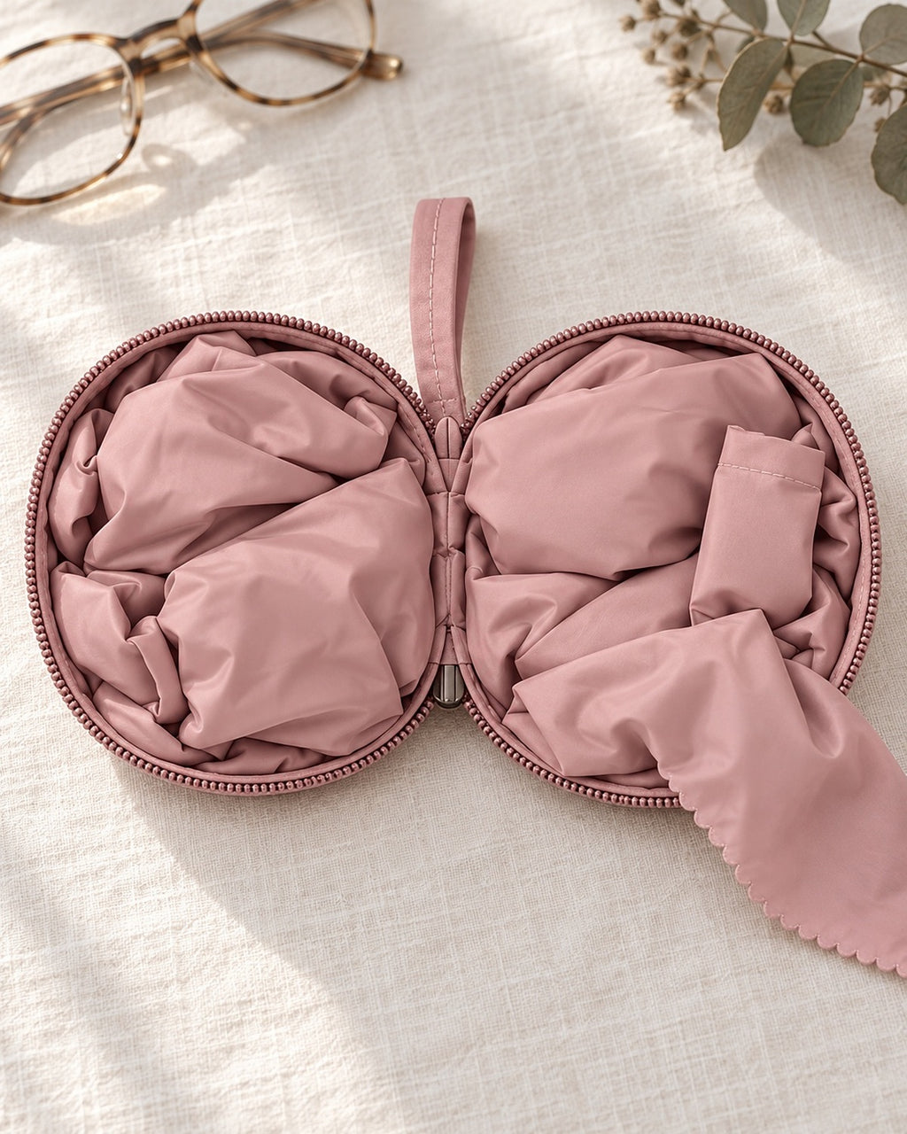 The pouch opened like a book, the whole prayer outfit folded inside